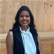 Soy arquitecta con especialización en diseño de interiores y estoy aquí para enseñarte cómo crear espacios únicos y funcionales. D